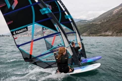 FANATIC Windsurf Board Blast HRS 2023 - 100 -Surfen Und Kitesurfen Geschäft sarahjackson riccardorenna blasthrs23 blastltd23 s pace23 by sicrowtherfanatic duotone lakegarda d6i2853